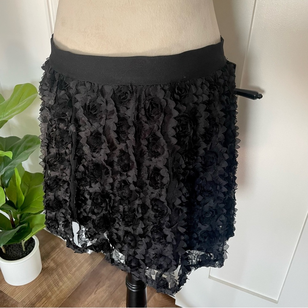 Forever 21- Black 3D Floral Skirt- Women’s US Medium